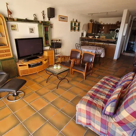 3 Pieces, 6 Pers., Proche A - Fr-1-780-8